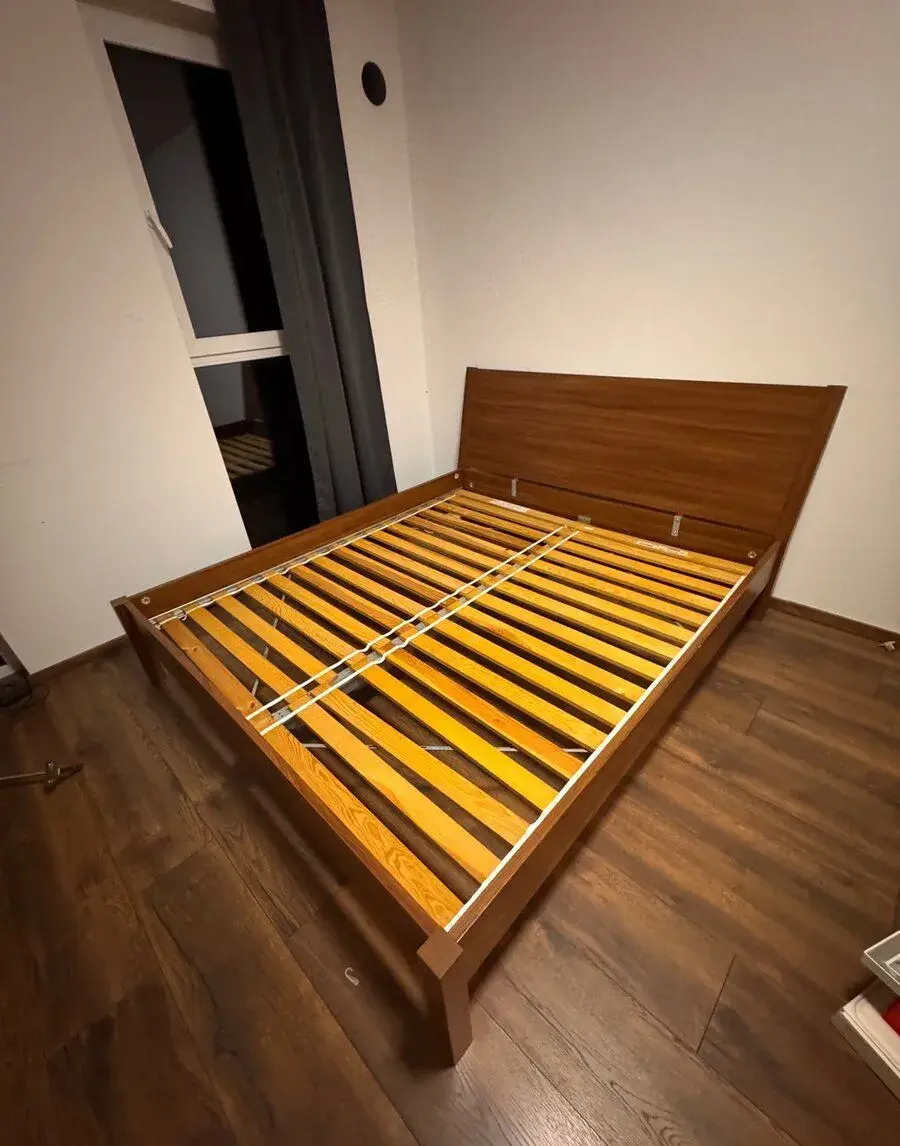 Postel IKEA 180/200 včetně roštu