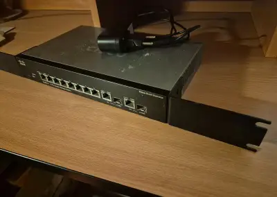 Cisco Switch SG300-10 - plně funční