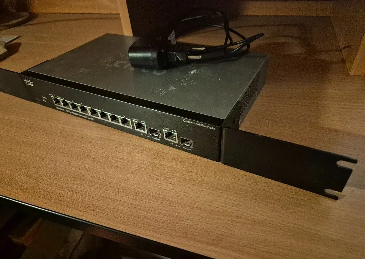 Cisco Switch SG300-10 - plně funční
