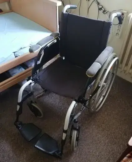 Invalidní vozík