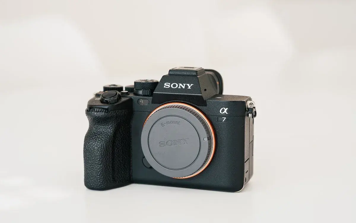 Sony A7 IV (tělo) – 100% funkční