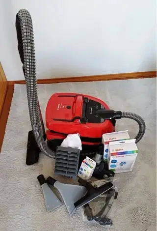 Víceúčelový vysavač Bosch BWD421PET