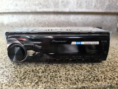 Pioneer MVH-180UB + repro Alpine