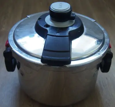 tlakový hrnec, papiňák, tlakáč Tefal