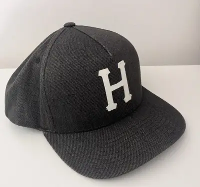HUF – kšiltovka snapback, tmavě šedá