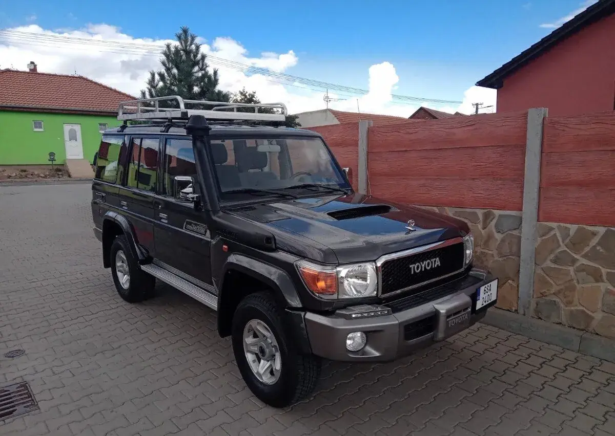 Land Cruiser HZJ 76 4,5TD V8, 205 PS, NAVIGACE, MAX.Výbava