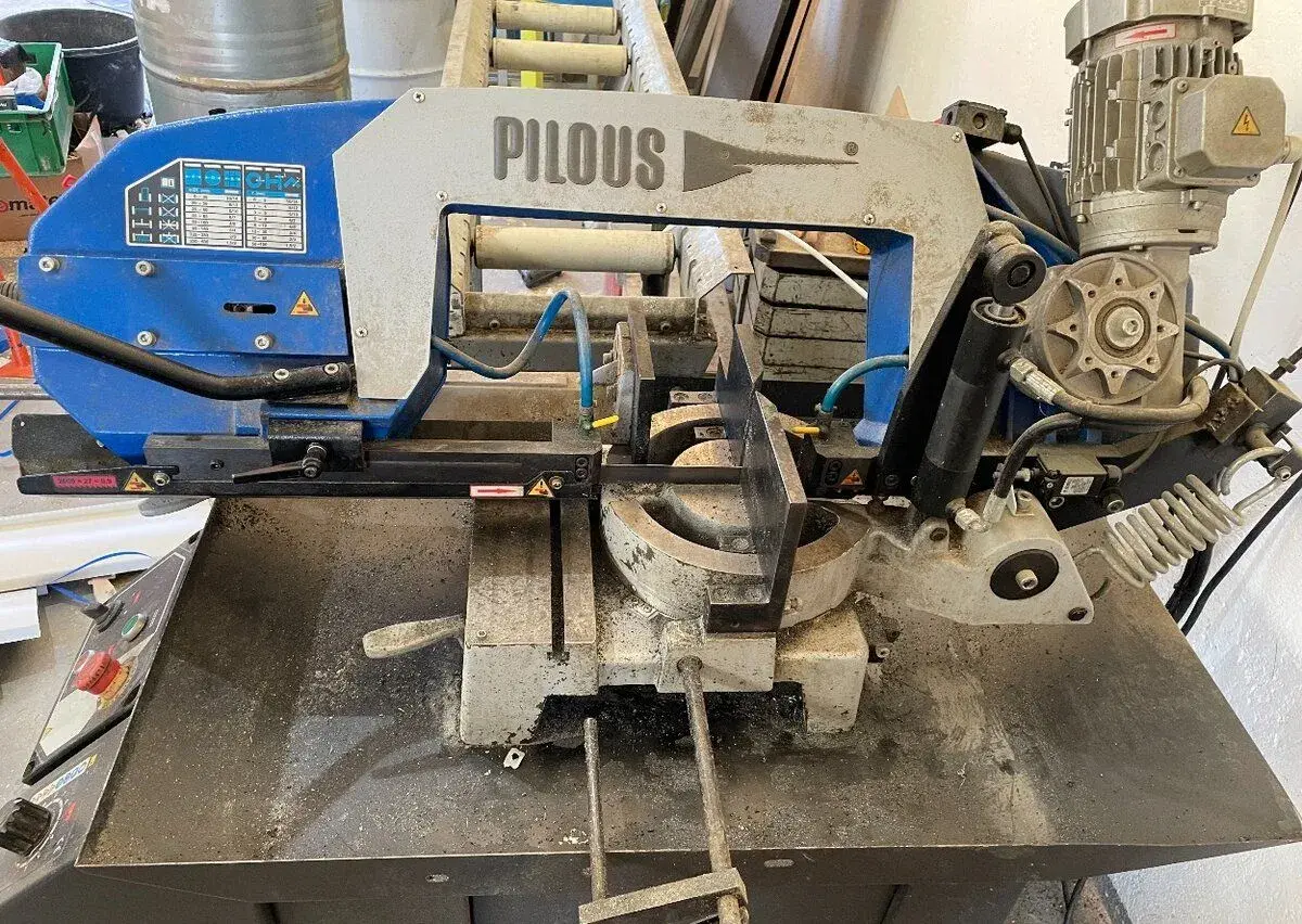 Pasovou pilu PILOUS ARG 220 PLUS s dopravnikem