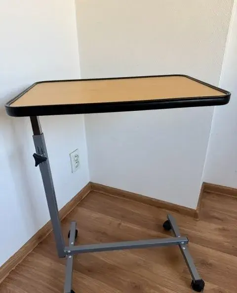 Servírovací stolek