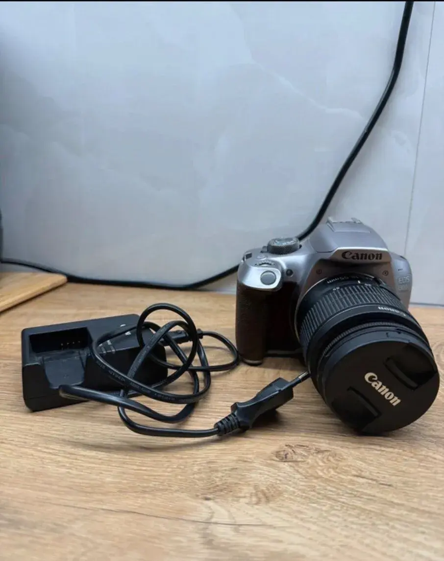 Canon EOS 1300D + EF-S 18–55 mm