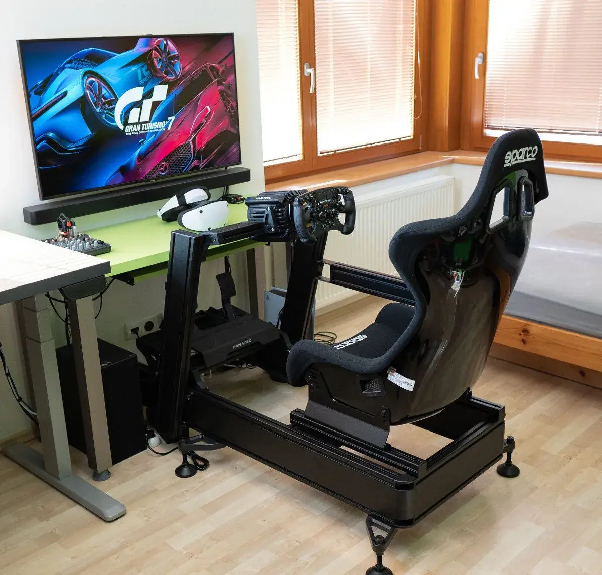 Závodní cockpit na míru