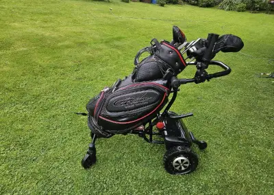 Elektrický Golf vozík CadyTrack na dálkové ovládání.