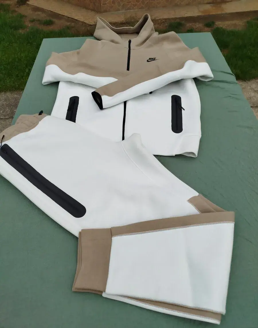 Komplety Nike Tech Fleece kalhoty a Mikina vel.M /PPC 5400Kč