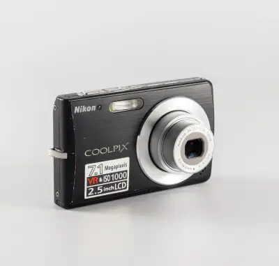 Nikon Coolpix S200 7,1 Mpx 3× zoom digitální fotoaparát