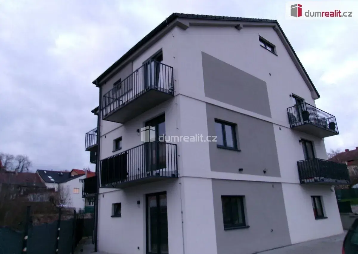 Pronájem bytu 1+kk, 32 m2, Dobrovice