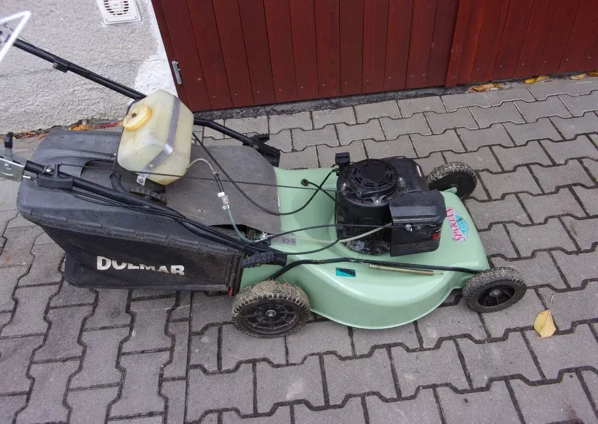 benzínová sekačka