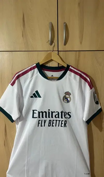 Real Madrid dres 26/27 Mbappé