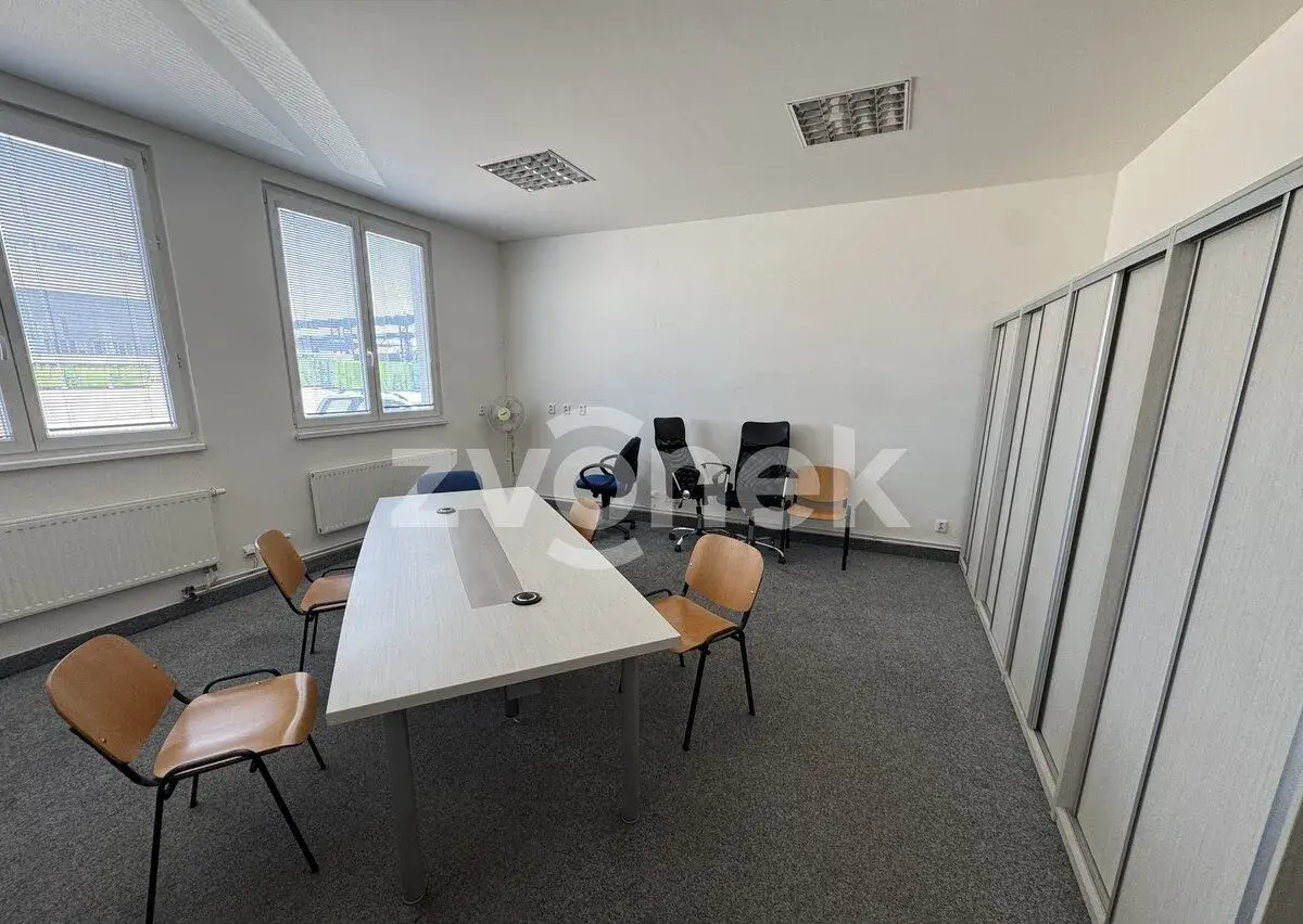Pronájem administrativních prostor cca 134 m² s parkováním –