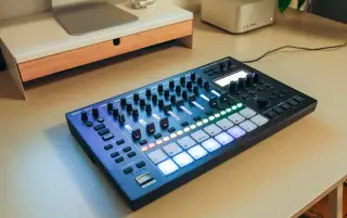 Roland MC-707 Groovebox