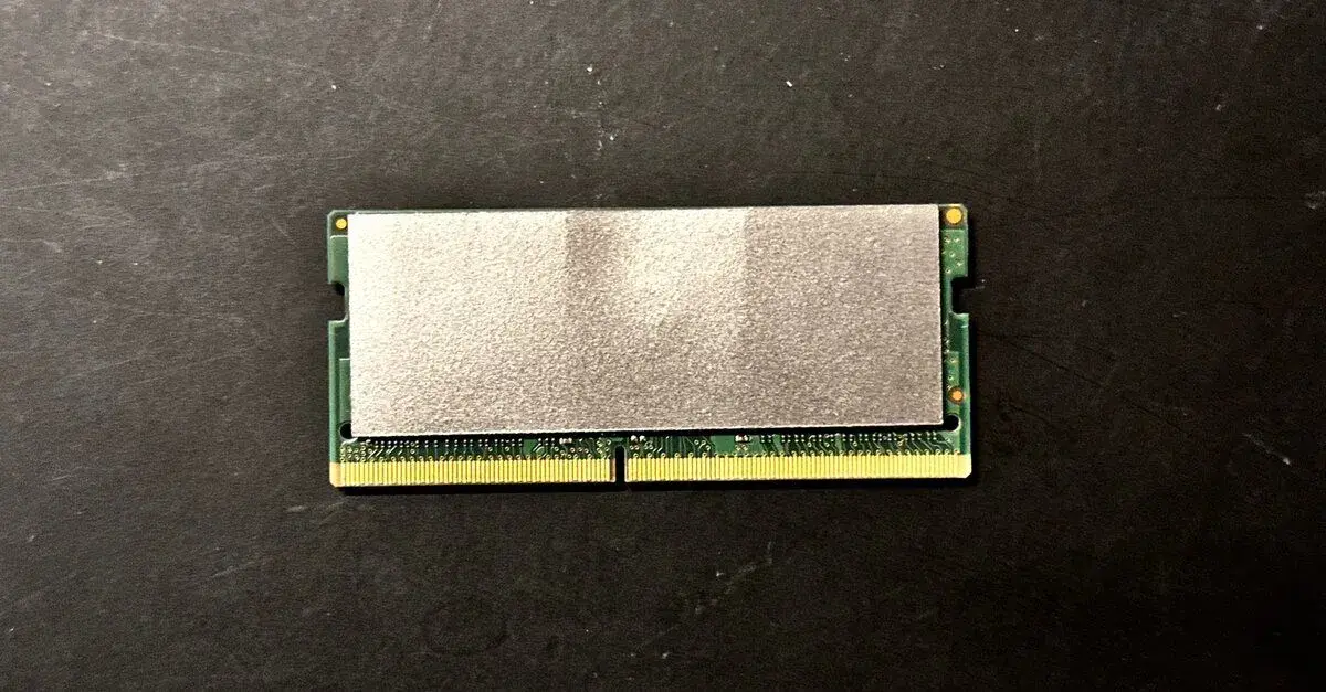 Micron 1x16 GB DDR4 3200 MHz SO-DIMM (+ pasivní chladič)