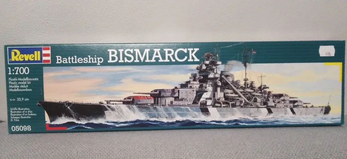Plastikový model BISMARCK 1:700 Revell