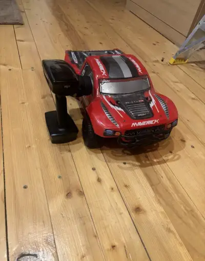 RC auto Maverick Strada SC 1/10 (RTR set + 2x baterie + vysí