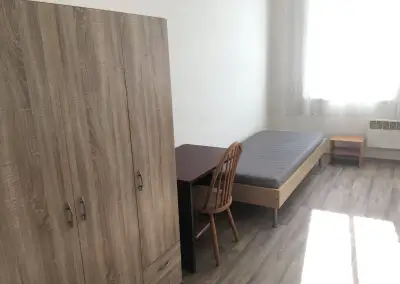 Zařízený dvoulůžkový pokoj na Praze 5, bez provize RK