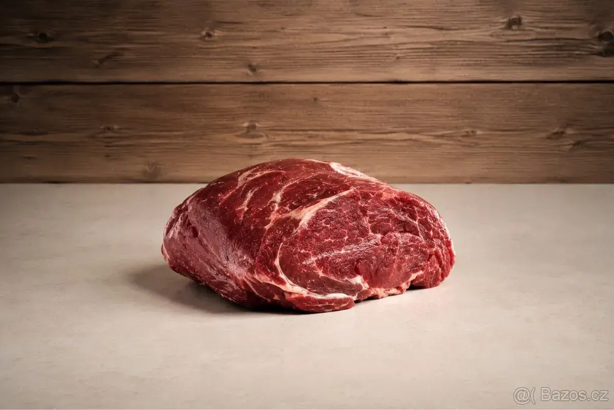 Hovězí maso aberdeen angus z farmy: tašky, steaky