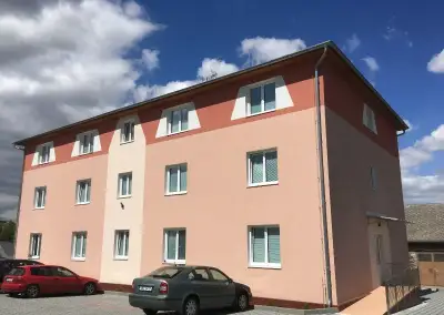 NOVÉ BYTY 1+KK,BEZ KAUCE,POUZE PRO 100%NEKUŘÁKY,PARKOVIŠTĚ