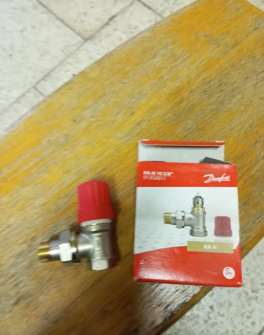 Termostatický ventil Danfoss rohový 3/8