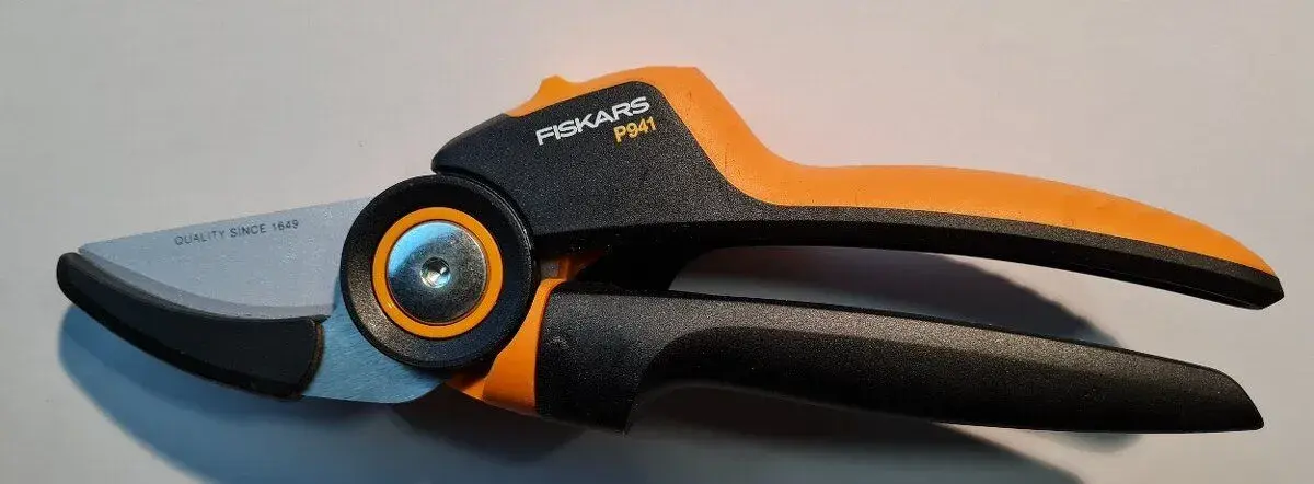 Fiskars P941 PowerGear - zahradní nůžky NOVÉ