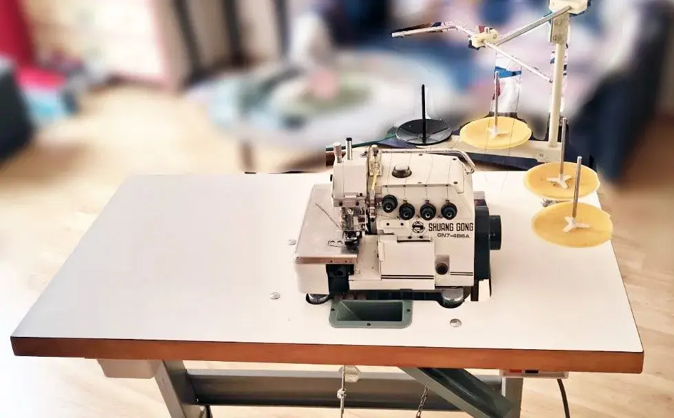Průmyslový overlock 4nitný – PO SERVISU