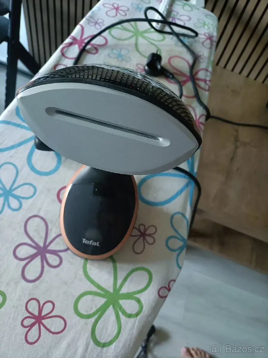 Tefal steam care, ruční napařovač oděvů