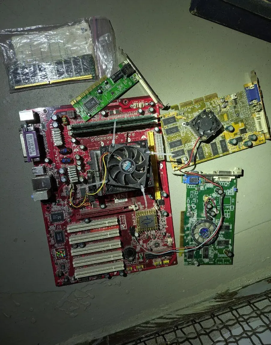 Staré PC kompennty, grafické karty, ram .