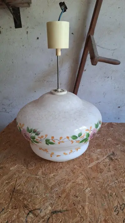 Retro závěsný skleněný lustr s květinovým dekorem