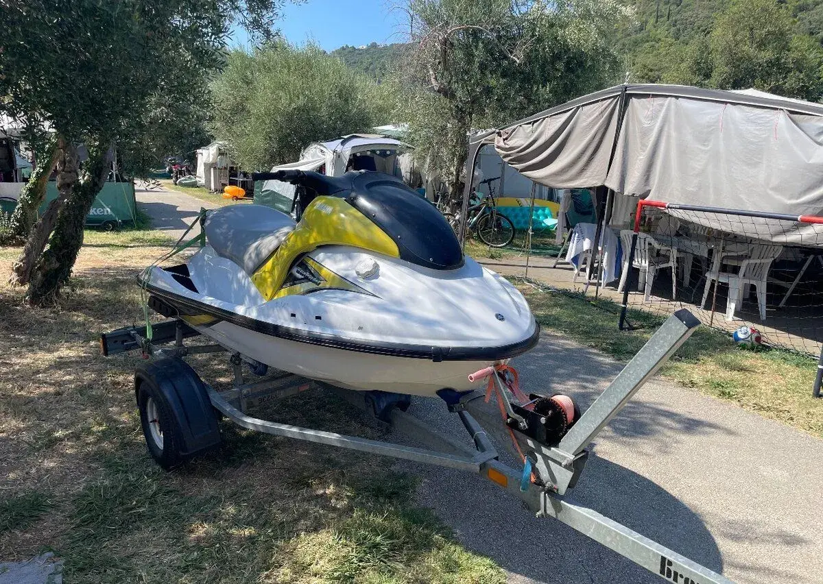 Yamaha GP800R