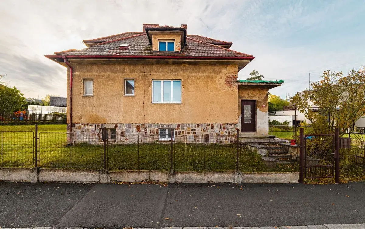 Rodinný dům s potenciálem a velkou zahradou v širším centru