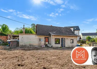 Rodinný dům s pozemkem o výměře 442 m², Seletice – Postolopr
