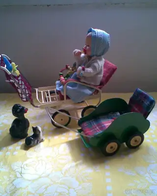 Retro kočárky s panenkami