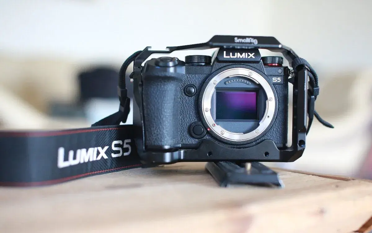 Panasonic Lumix S5 - tělo + SmallRig klec