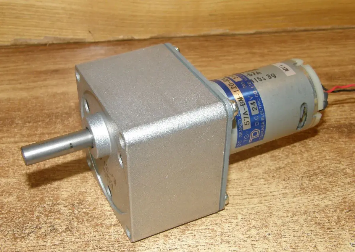 Elektromotor s převodovkou TSUKASA 24 VDC 150 W 60 RPM
