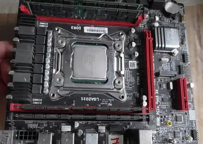 SET - Deska, CPU (Server), Ram (ECC), bez chladice (N7)