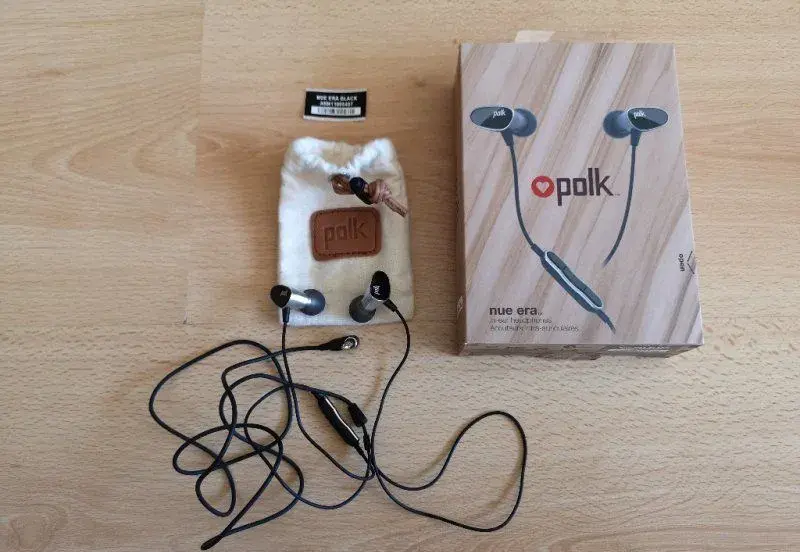 Sluchátka Polk Audio Nue Era, černá