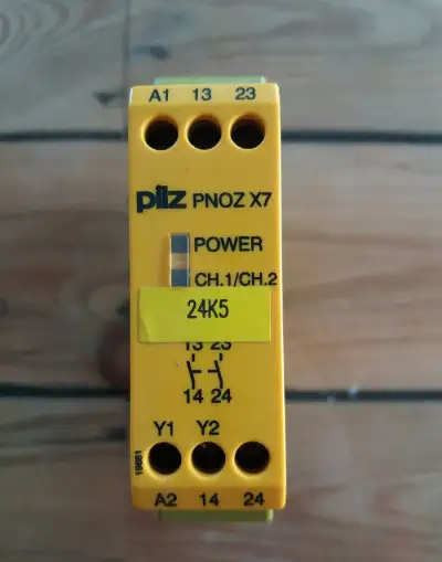 Bezpečnostní relé Pilz PNOZ x7