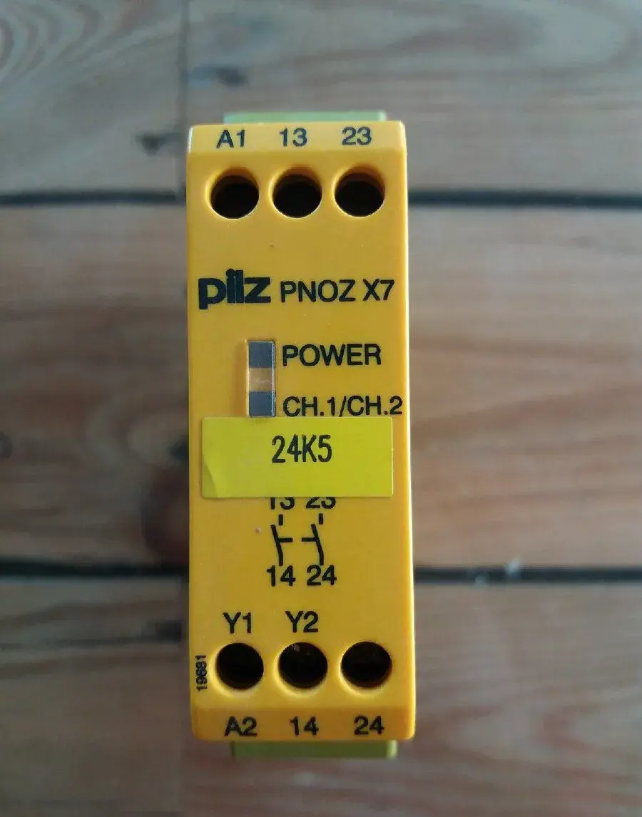 Bezpečnostní relé Pilz PNOZ x7