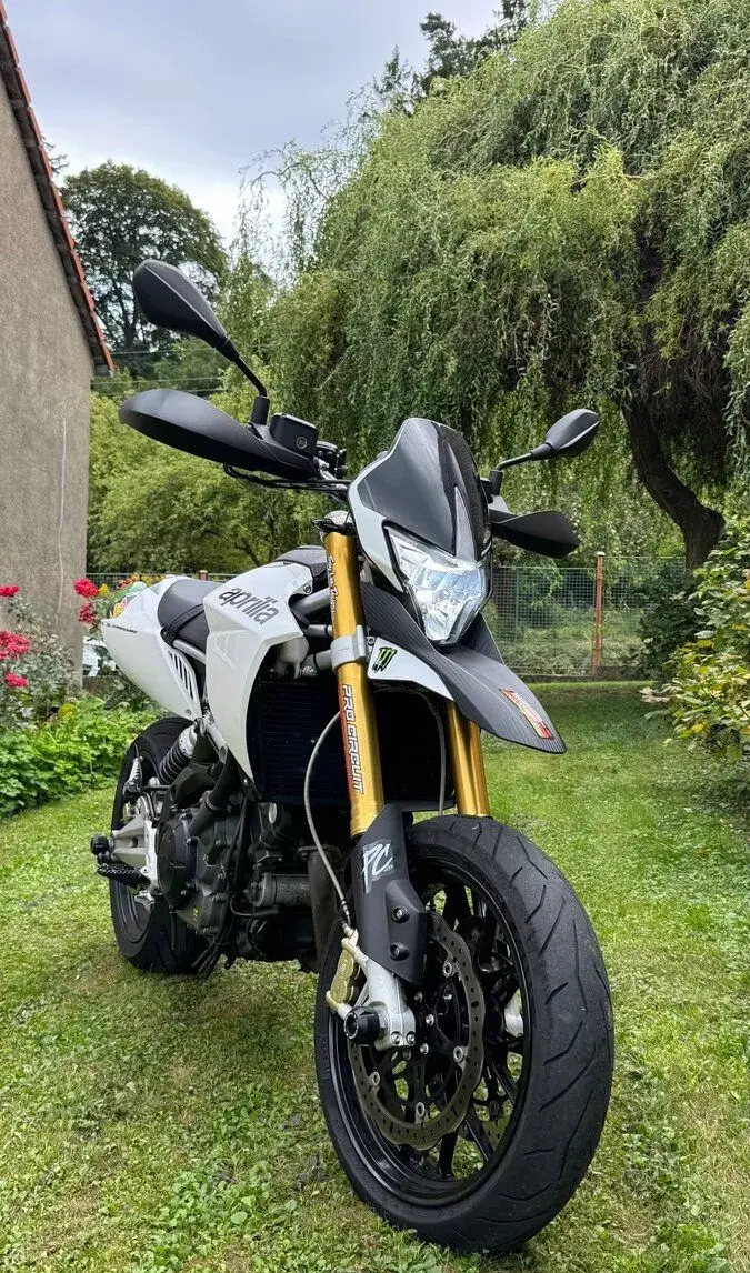 Aprilia Dorseduro 750