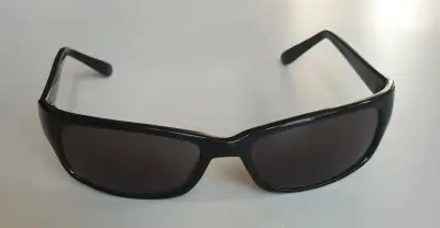 pěkné sluneční brýle JWE 6370