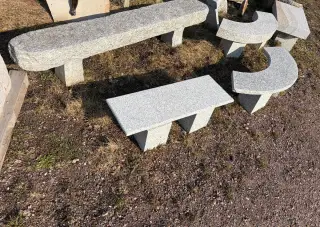 Žulová zahradní lavička