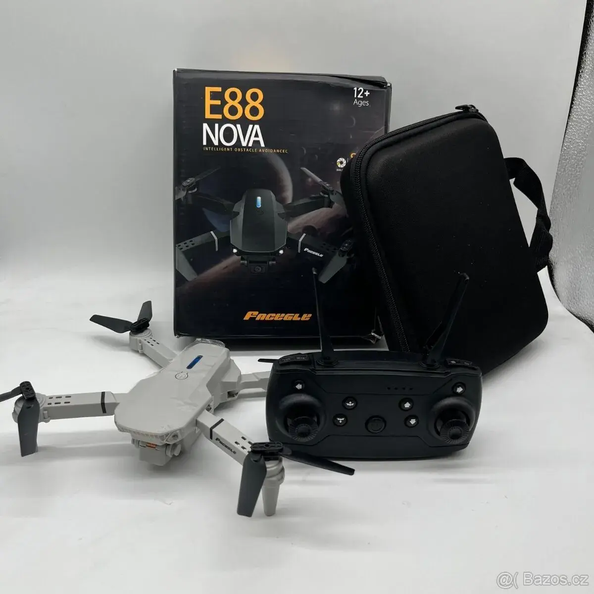 Dron E88 s kamerou / WIFI / Full HD 1080P / 3 baterie