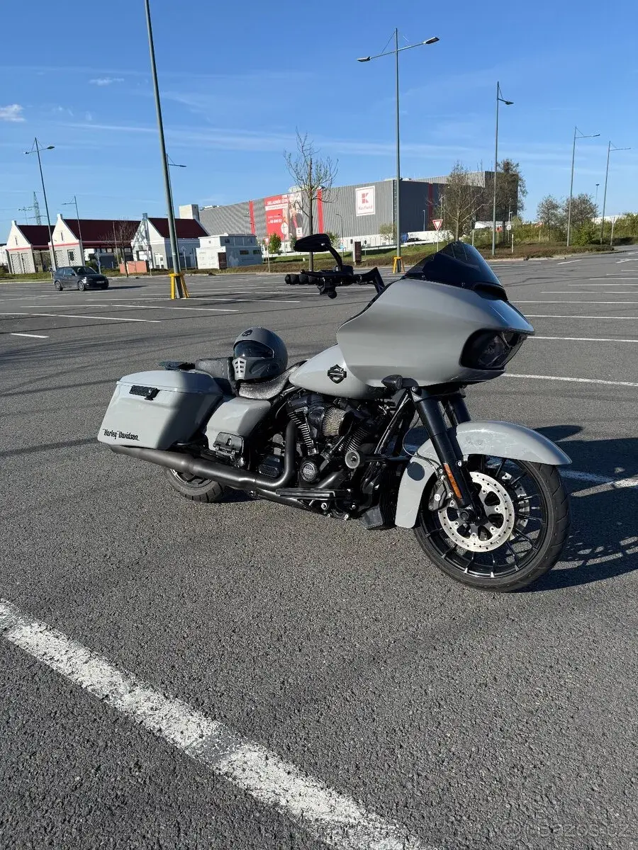 Harley Davidson FLTRXS Road Glide Special 114