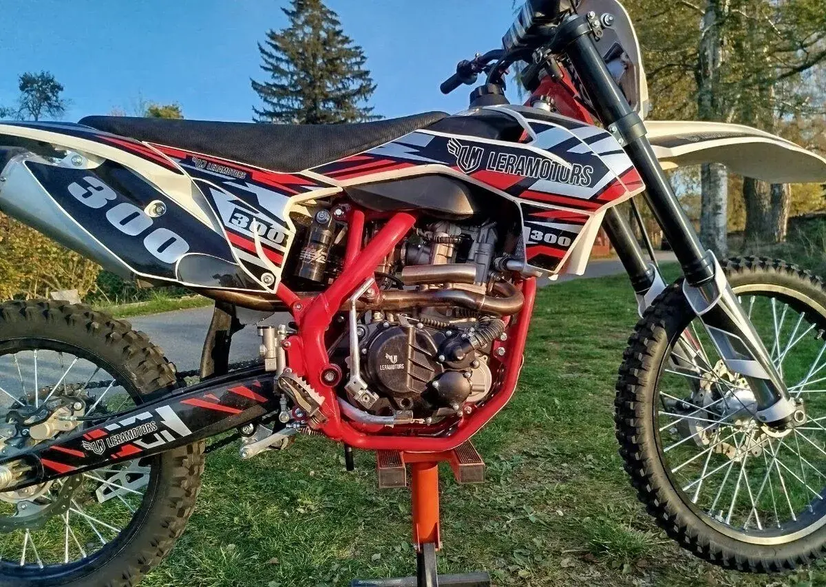 Enduro motorka.